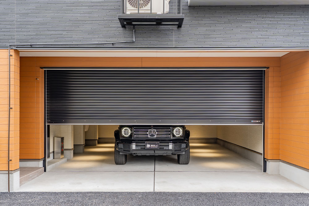 ガレージに駐車したGクラス