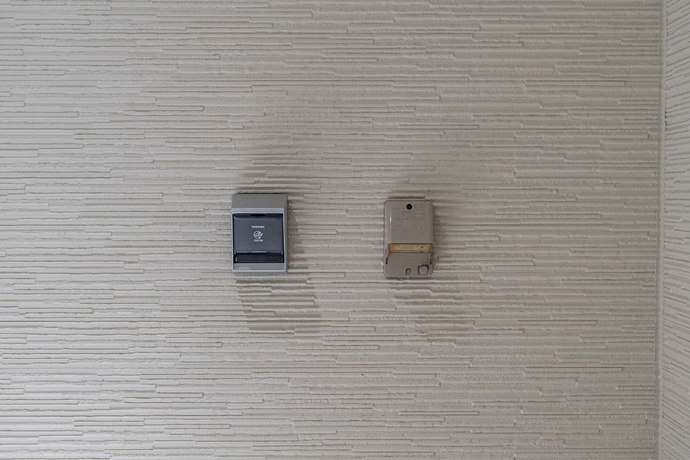 EV充電用200V電源と100Vコンセント