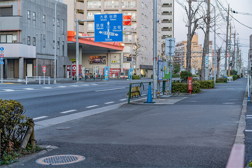 敷地入口の歩道