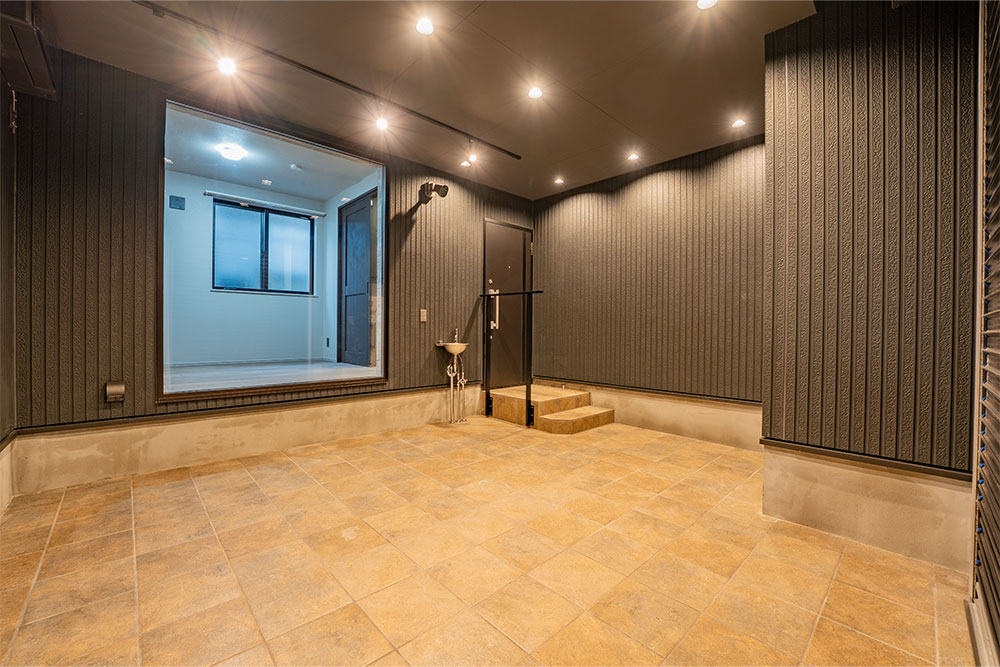 103号室のガレージ