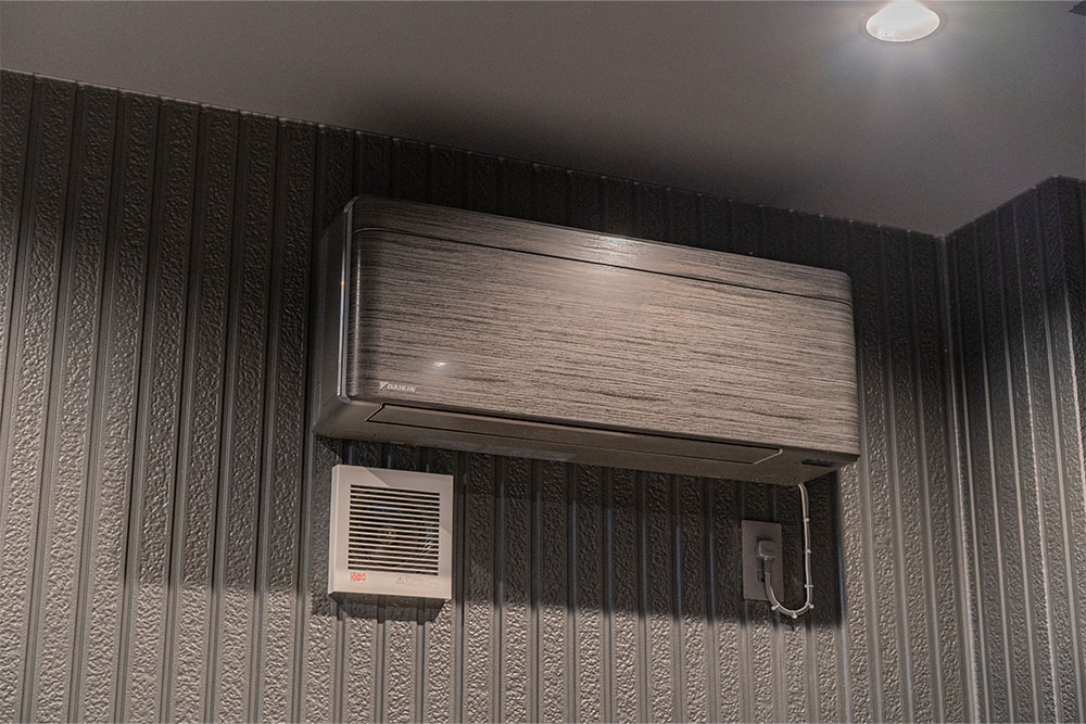 ガレージのエアコンと換気扇