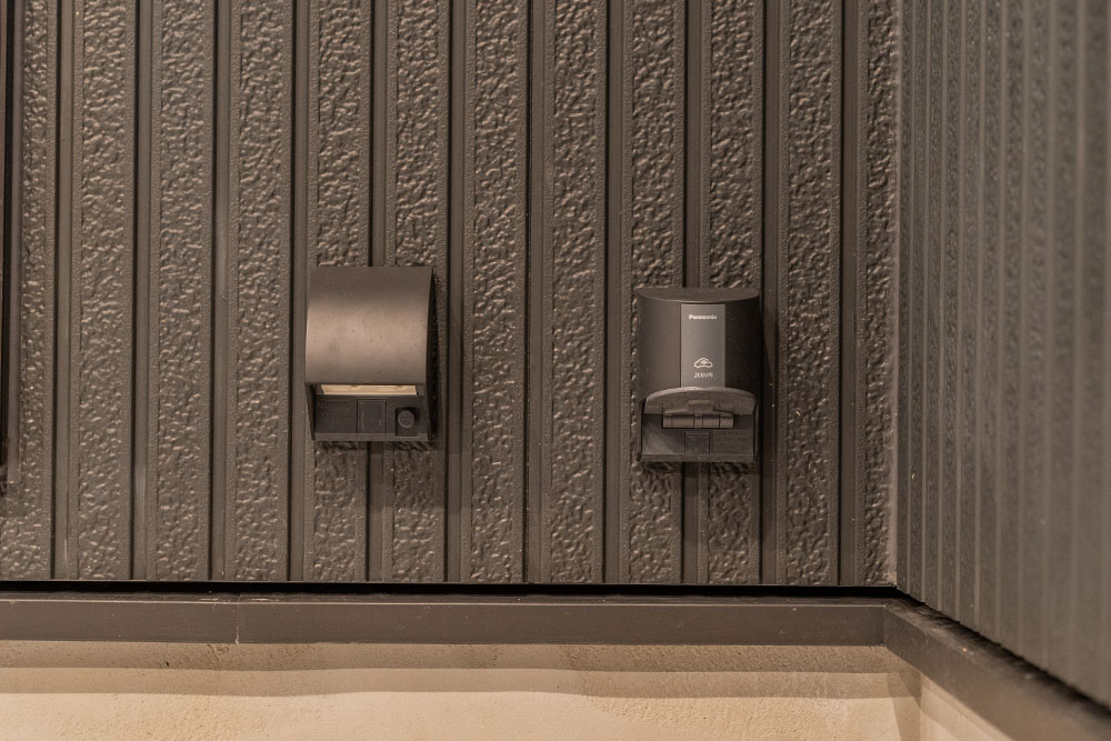 EV用200V電源と100Vコンセント