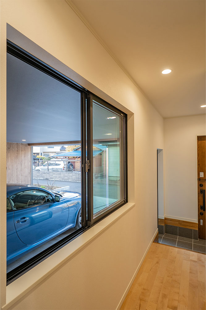 廊下から見たガレージ