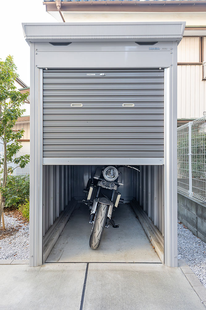 ガレージに駐車したCB1000F