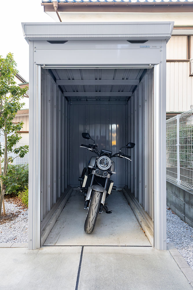 ガレージに駐車したCB1000F