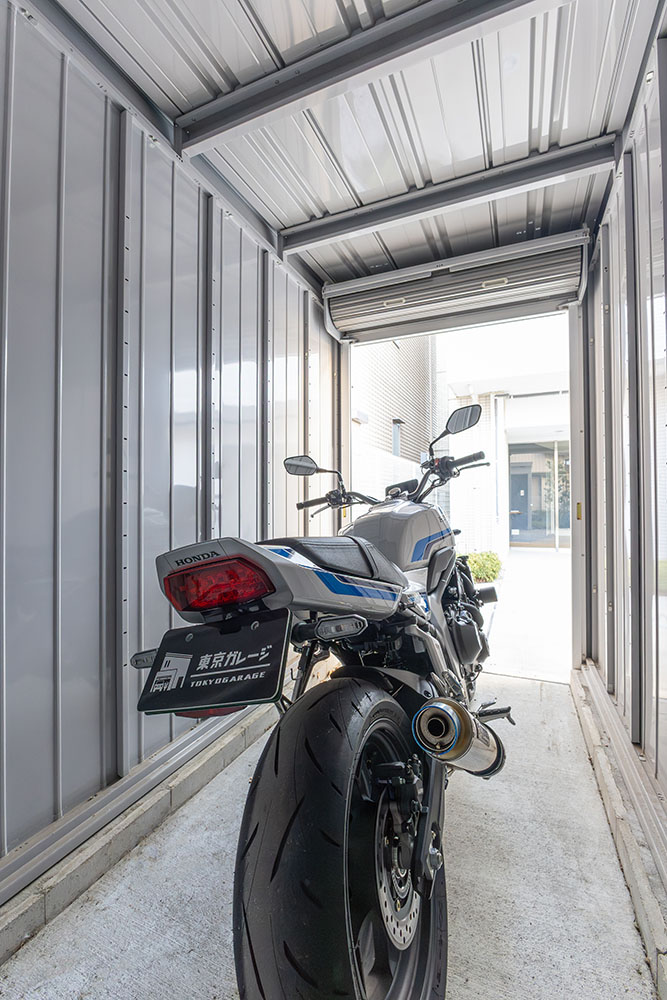 ガレージに駐車したCB1000F