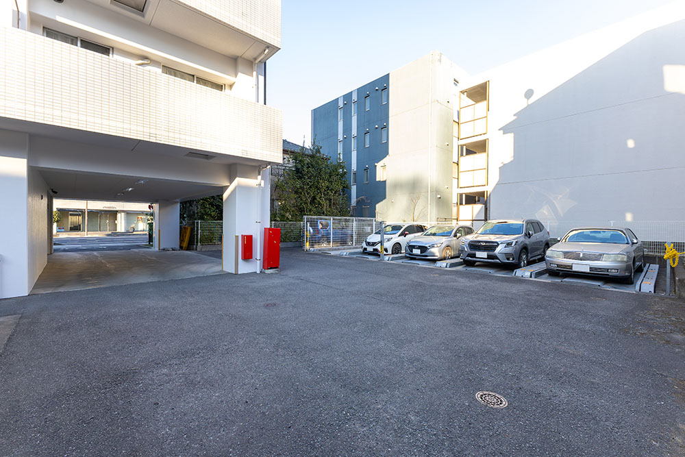 敷地内月極駐車場