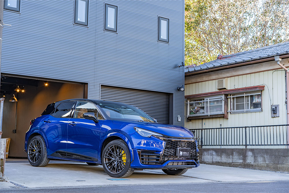 ガレージを出発するLBX MORIZO RR