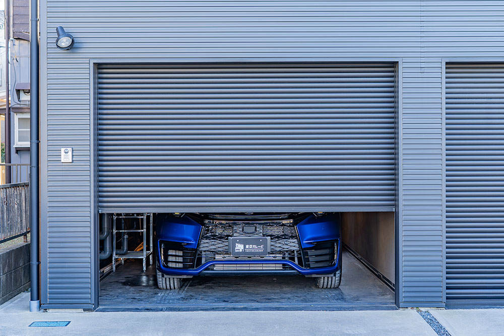 ガレージに駐車したLBX MORIZO RR