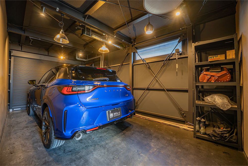 ガレージに駐車したLBX MORIZO RR