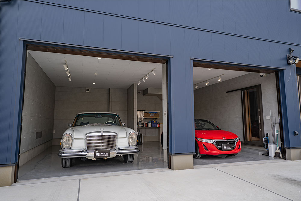 ガレージに駐車したS660 MUGEN RA＆280SE 3.5 Coupe