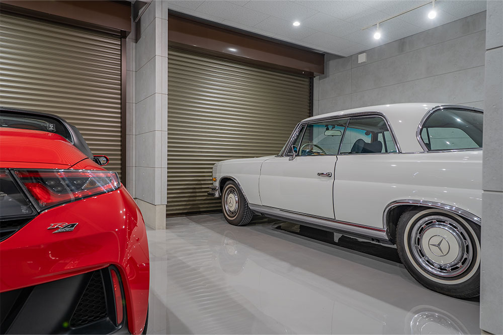 ガレージに駐車したS660 MUGEN RA＆280SE 3.5 Coupe