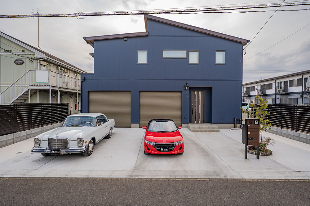 並列4台駐車可能な屋外スペース