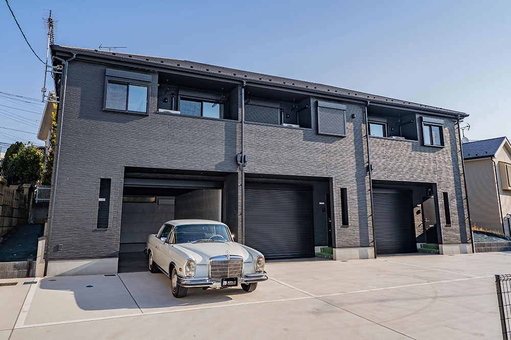 神奈川県横浜市神奈川区菅田町の賃貸ガレージハウス「The garage 松葉台」と280SE 3.5Coupe