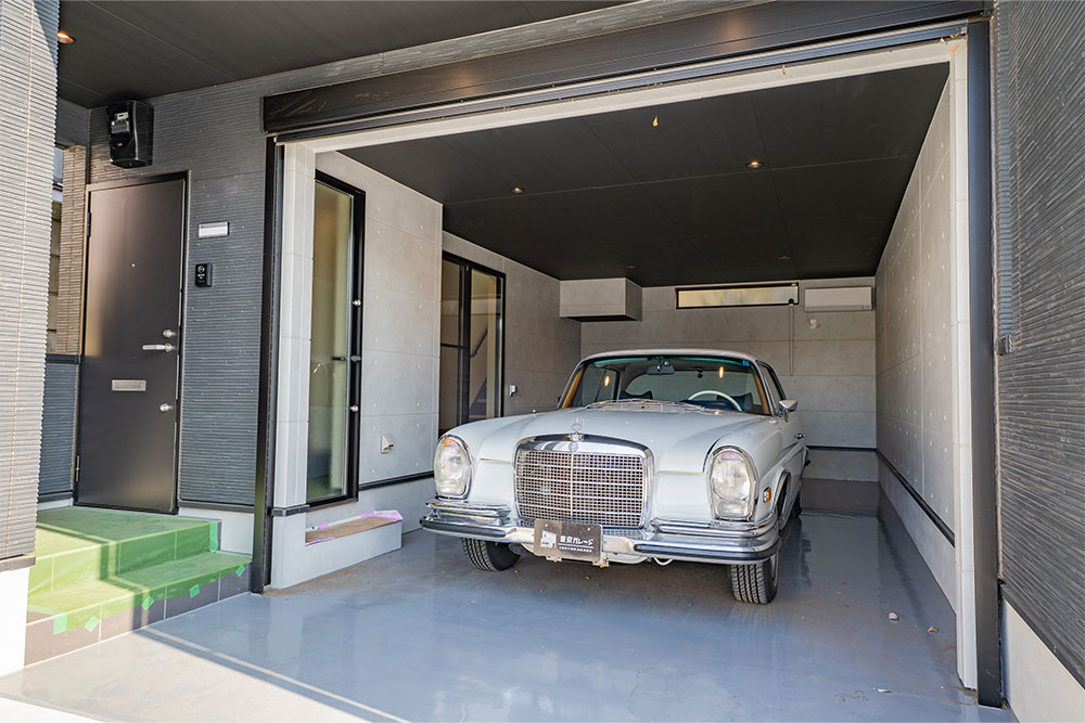 ガレージに駐車した280SE 3.5Coupe