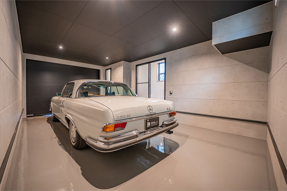 ガレージに駐車した280SE 3.5Coupe