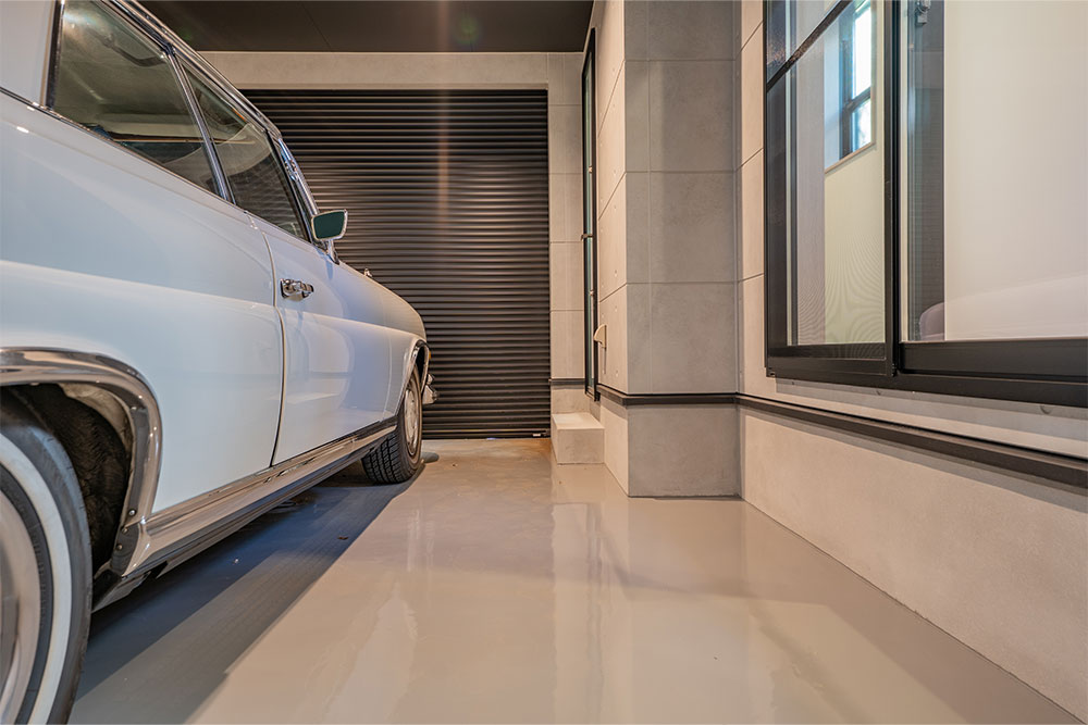 ガレージに駐車した280SE 3.5Coupe