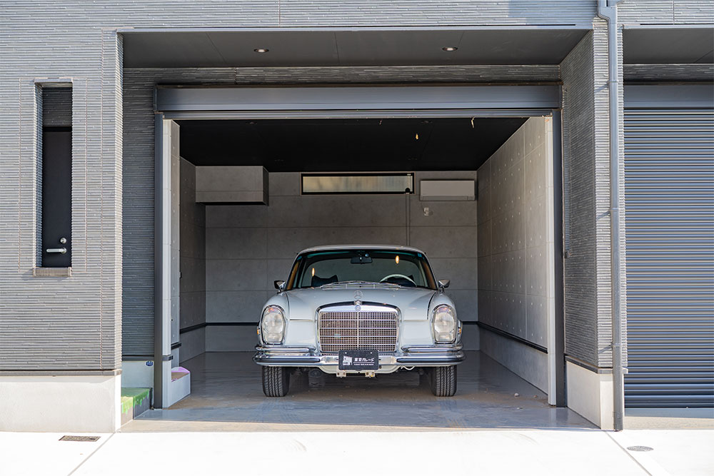 ガレージに駐車した280SE 3.5Coupe