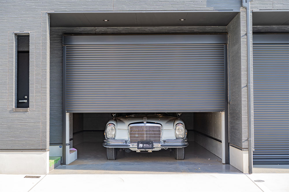 ガレージに駐車した280SE 3.5Coupe