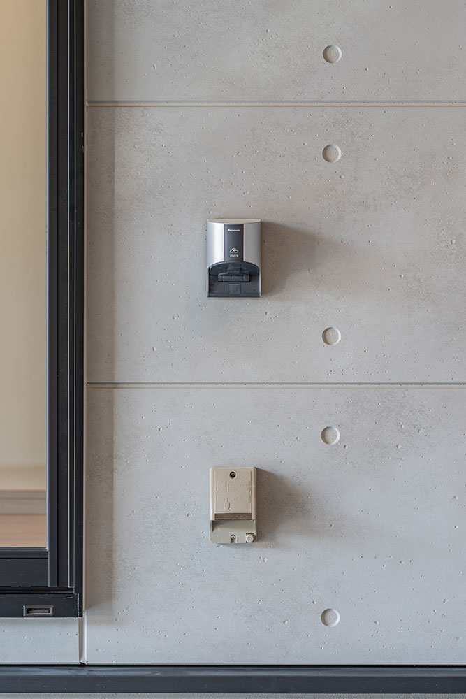 EV充電用200V電源と100Vコンセント