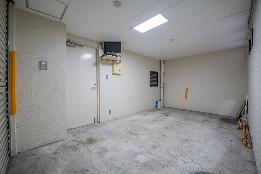 ガレージ内観