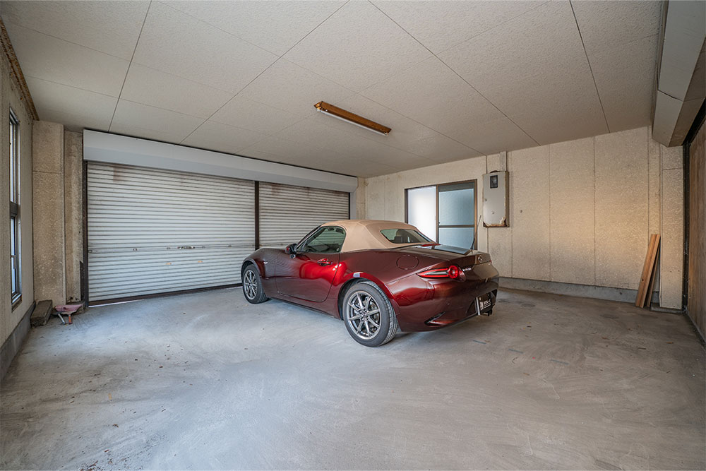 ガレージ内観