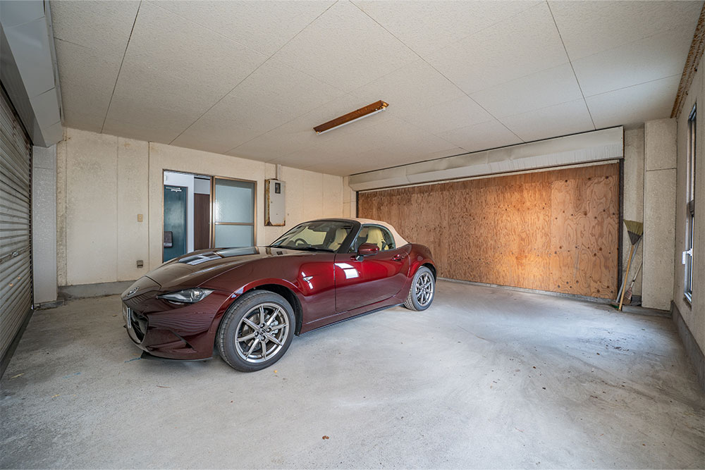 ガレージ内観
