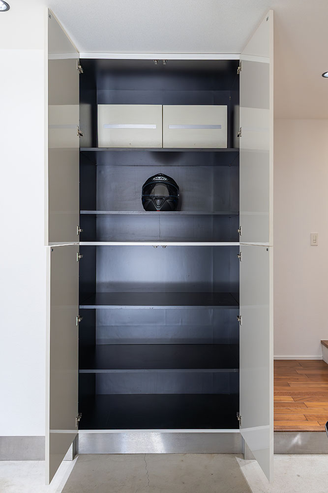 ガレージ内収納