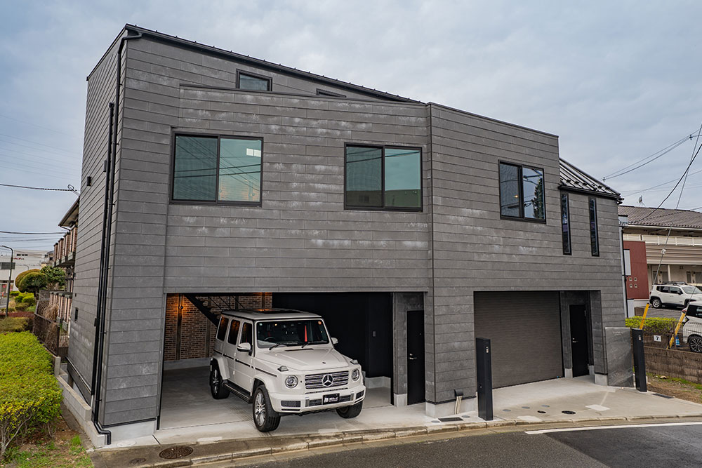 東京都八王子市堀之内の賃貸ガレージハウス「GAREIS HORINOUCHI(ガレイス堀之内)」とGクラス