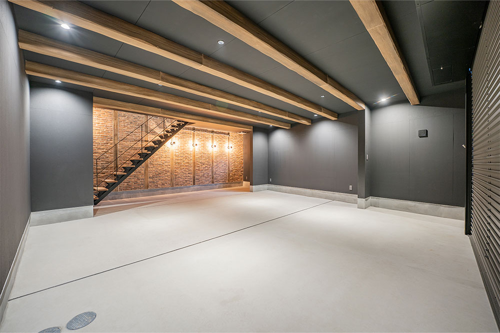 A号室のガレージ内観