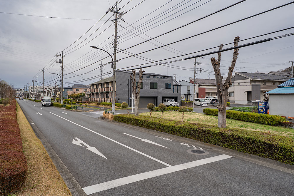南東側道路(野猿街道)の様子