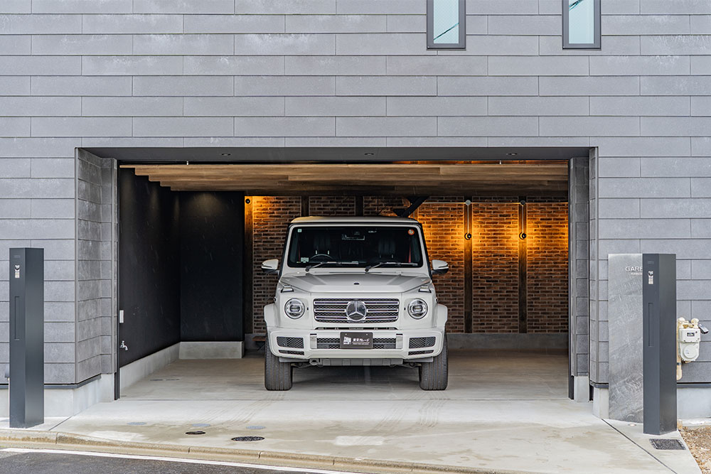 A号室のガレージに駐車したGクラス