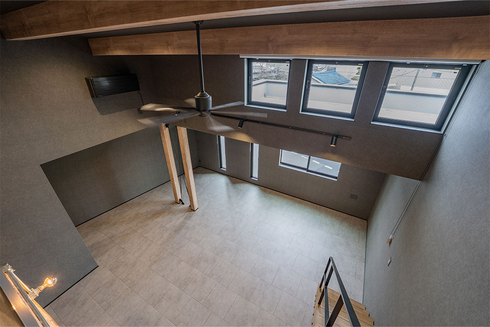 A号室のロフトから見た居室