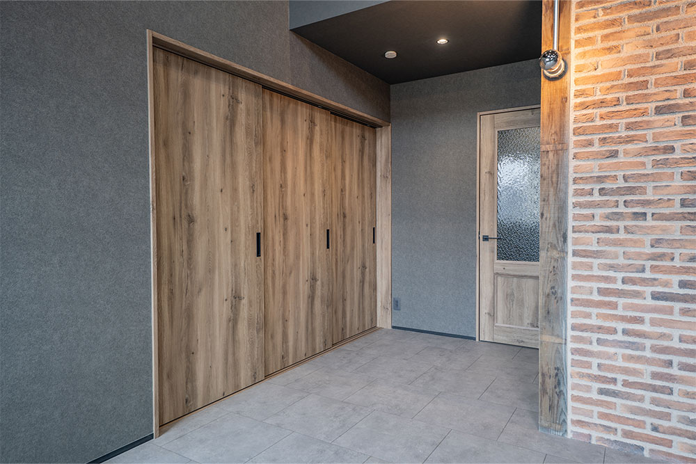 B号室のキッチンの引戸