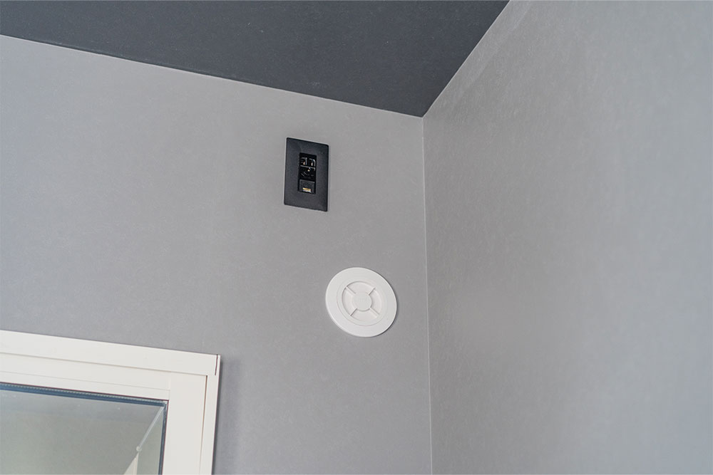 エアコン設置用の電源＆配管穴