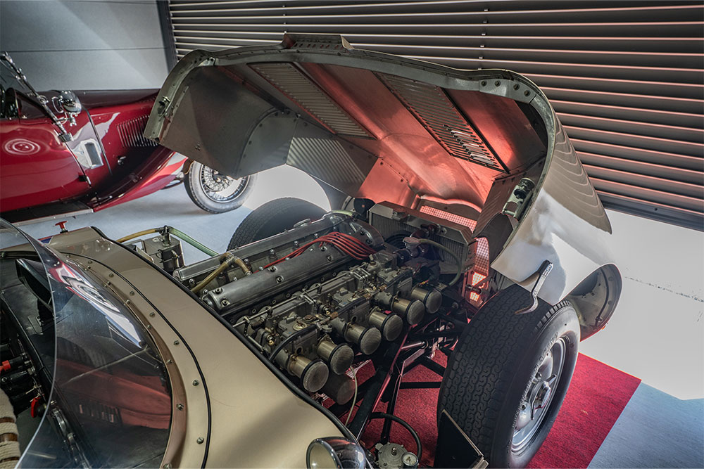 Jaguar E -Typeのエンジンルーム