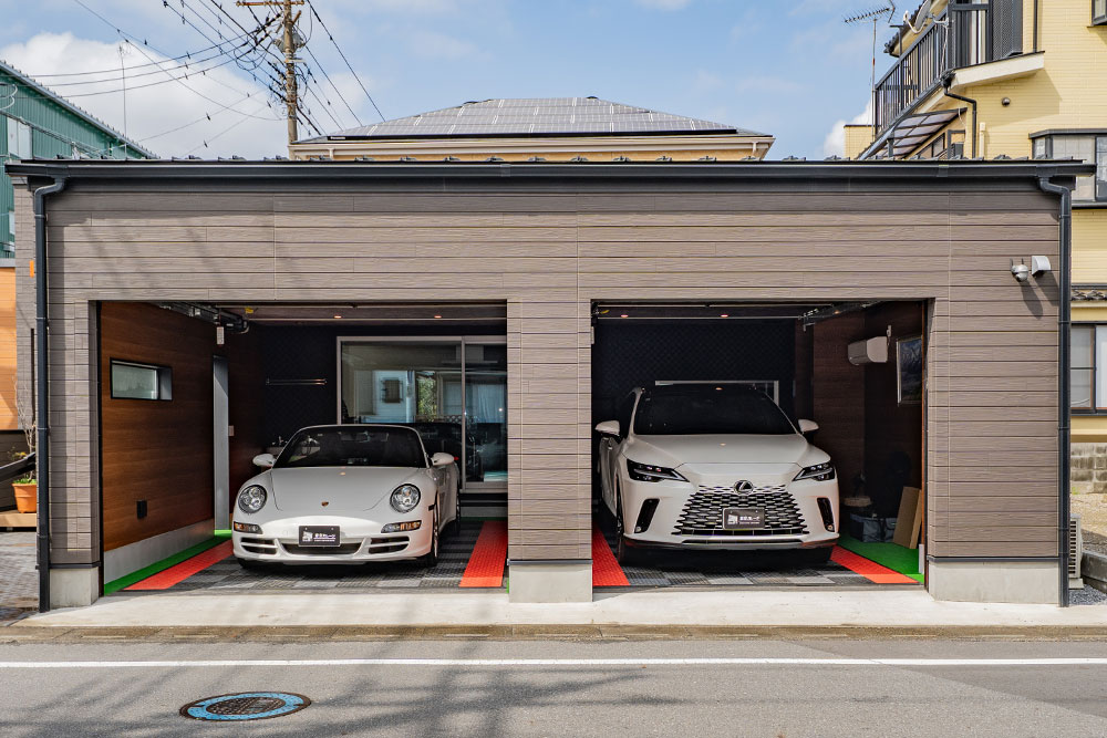 ガレージに駐車したPorsche_911Carrera Cabriolet&LEXUS_RX