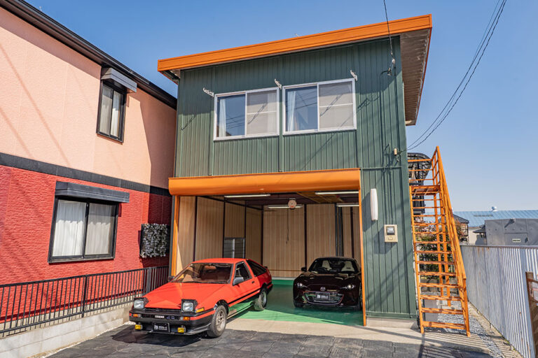 屋外2台駐車可、2K+並列2台ガレージの賃貸戸建て｜相模原市中央区