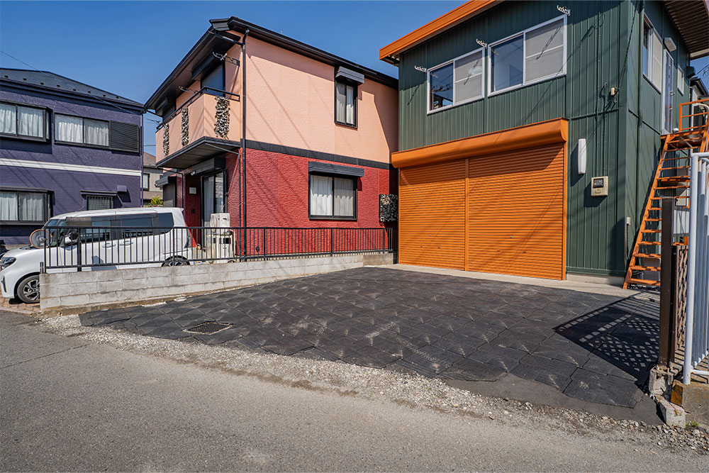 台形状の屋外スペース、最大部で奥行8.05m