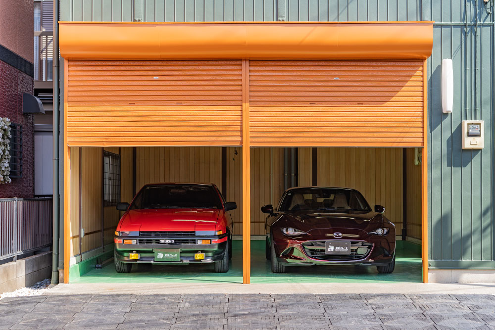 ガレージに駐車したAE86＆NDロードスター