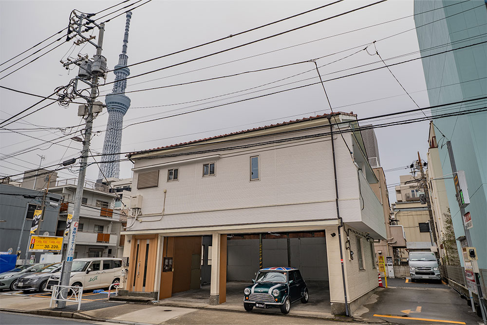 東京都墨田区本所4丁目の賃貸戸建ガレージハウスとローバーMINI