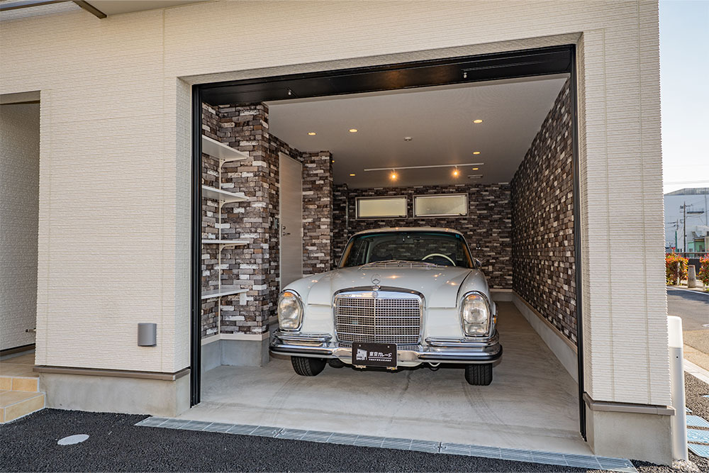 ガレージに駐車した280SE 3.5Coupe