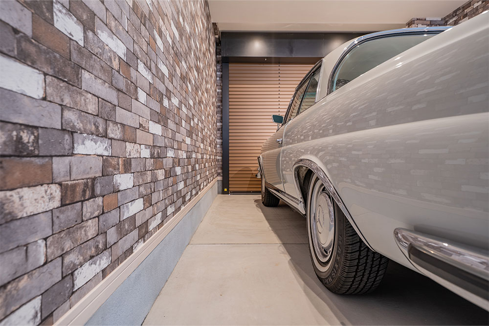 ガレージに駐車した280SE 3.5Coupe