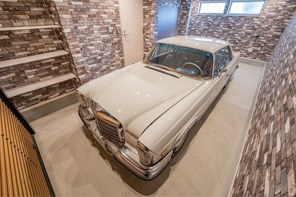 ガレージに駐車した280SE 3.5Coupe