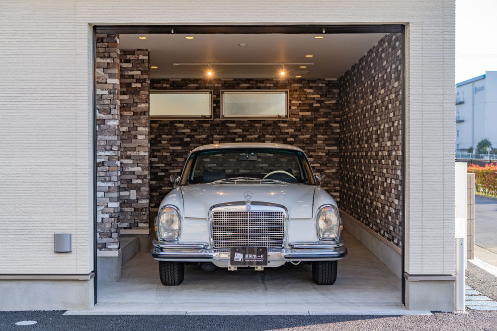 ガレージに駐車した280SE 3.5Coupe