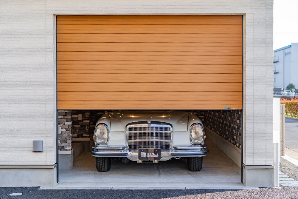 ガレージに駐車した280SE 3.5Coupe