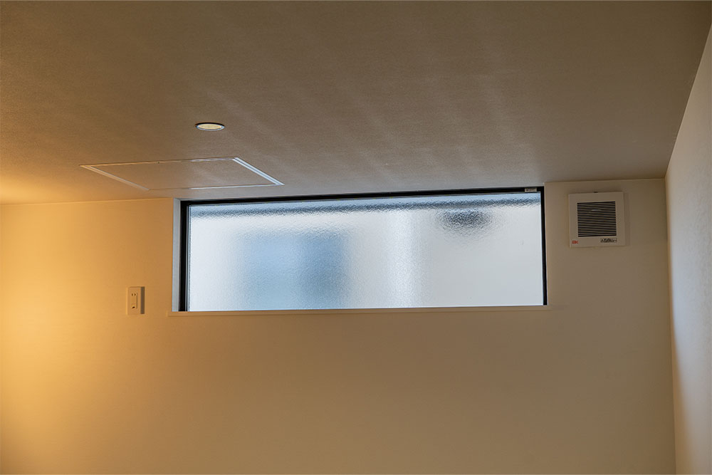 明り取り窓と換気扇