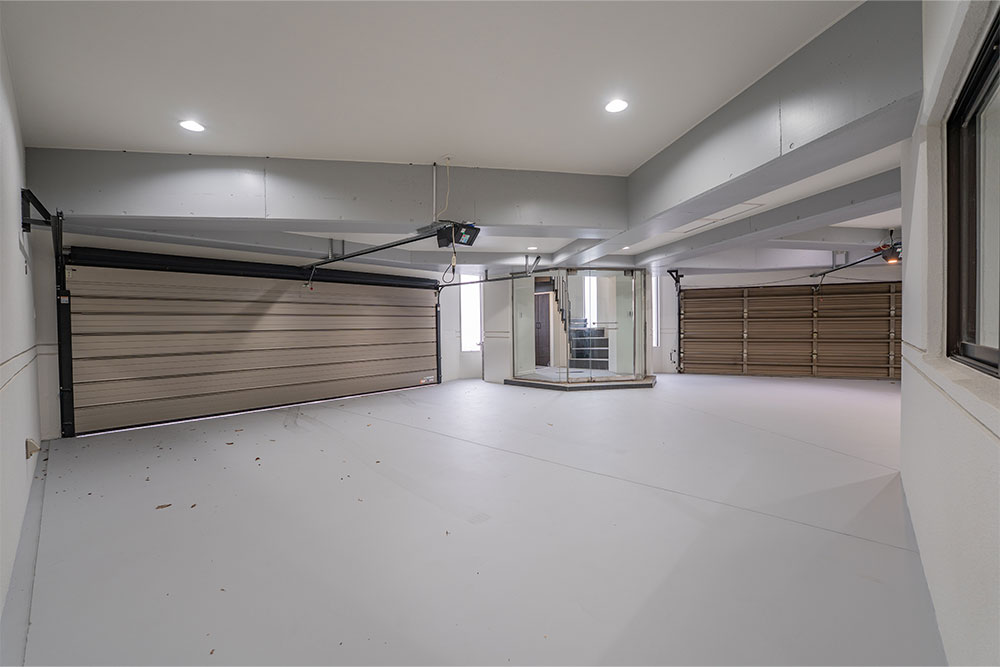 ガレージ内観