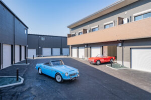 都筑IC至近、ツインシャッター仕様の並列2台ガレージ｜横浜市都筑区