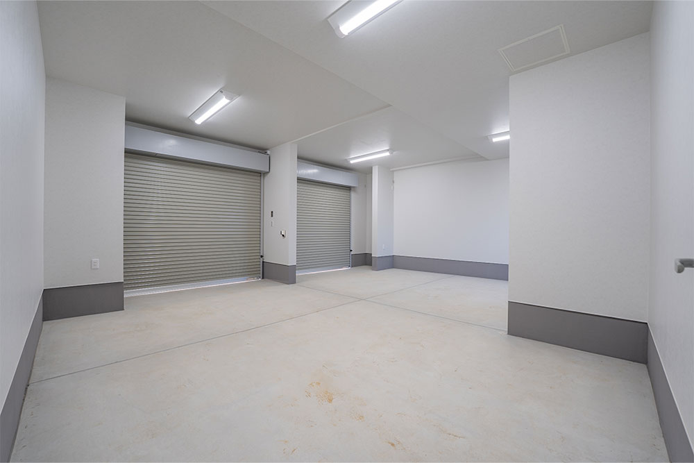 C棟のガレージ内観
